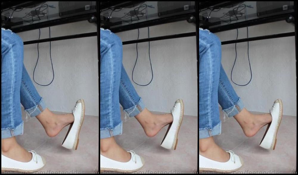 Goddess Mel Nicknamed Feetgoddess Mel Onlyfans Dangling My New Shoes Thanks To The Subscriber Who Send Me Money For The Flats Say Thank You