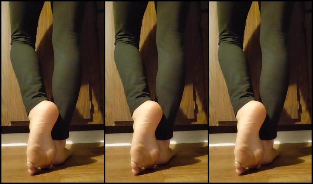 Mssjada Nicknamed Mssjada Onlyfans Close Up Of My Feet As I Do The Dishes