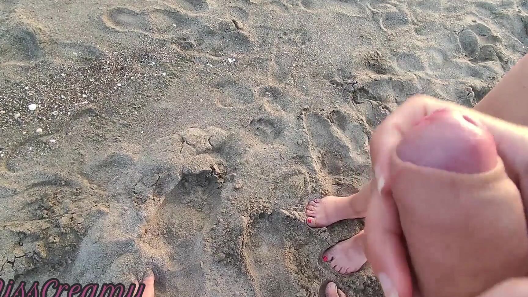 Засвет Члена Девушка Застукала Меня За Дрочкой На Общественном Пляже И Помогла Мне Кончить Pornhub Com