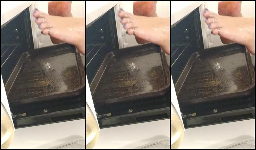 Frejas Submissive Feet Nicknamed Frejassubmissivefeet Onlyfans Join Me To Roast My Feet In The Oven With Oil And Seasoning Warning The Following