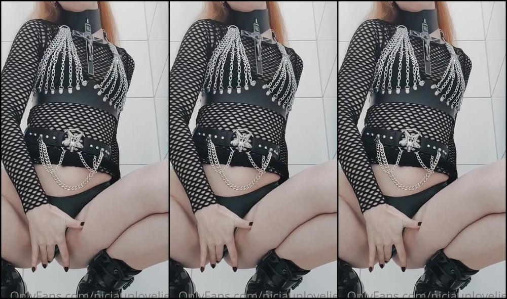 Niciaunlovelier 2706055970 12 04 2022 Went Out Of My Comfort Zone Amp Tried A New Look I Even Wear My Hair