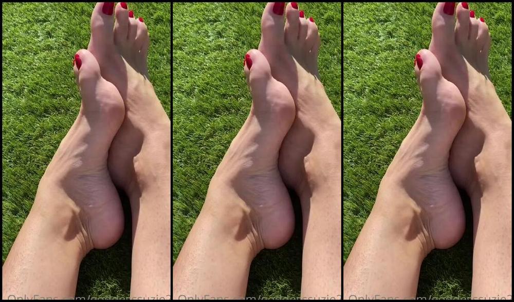 Goddesssuzie26 Onlyfans You Worship My Toes While I Worship The Sun I Also Need A New Sun Lounger For The Summer A Godd 1