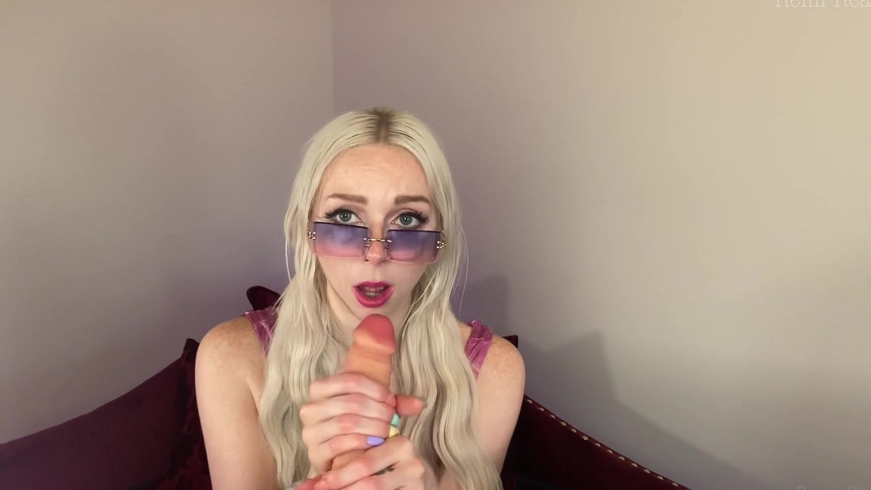 Remireagan Beach Slut Handjob