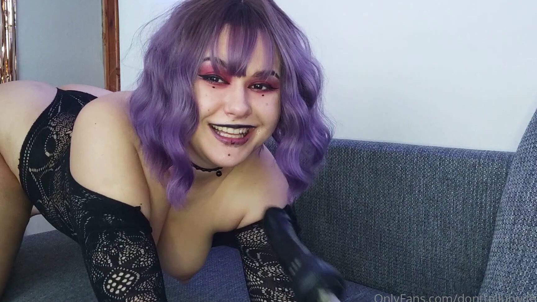 Donttellurwife Free Gothik Babe Having Fun With Fuck Machine Did U Think I Loose Nonutnovember Or It D