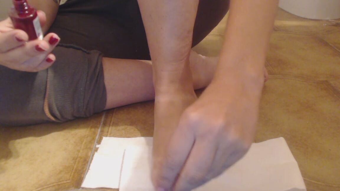 Iris Sadeyes Painting My Toe Nails