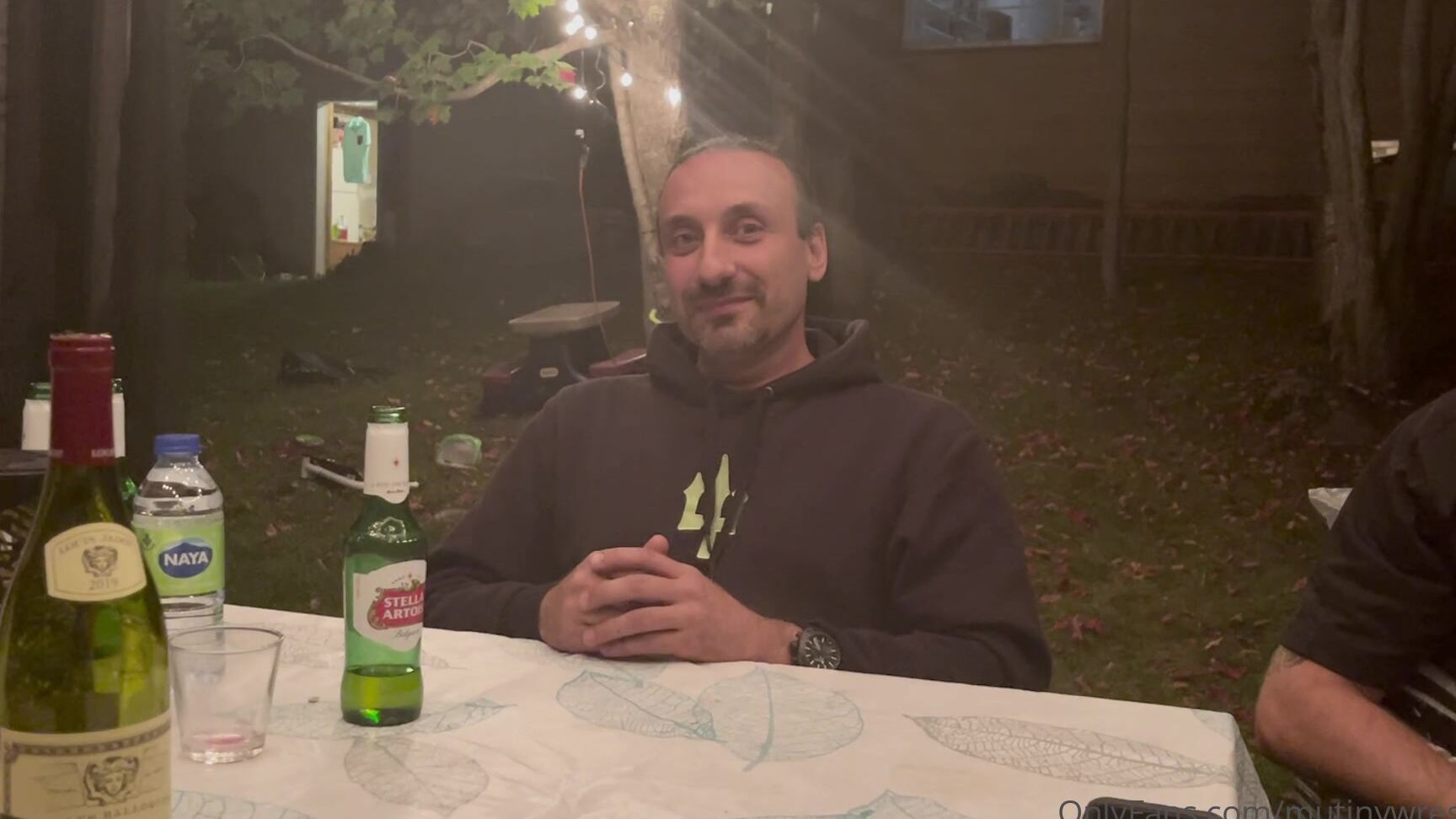 Mutinywrestling Bilingual Answer Francais English The Three Guys Are Answering Les Trois Gars R Pondent