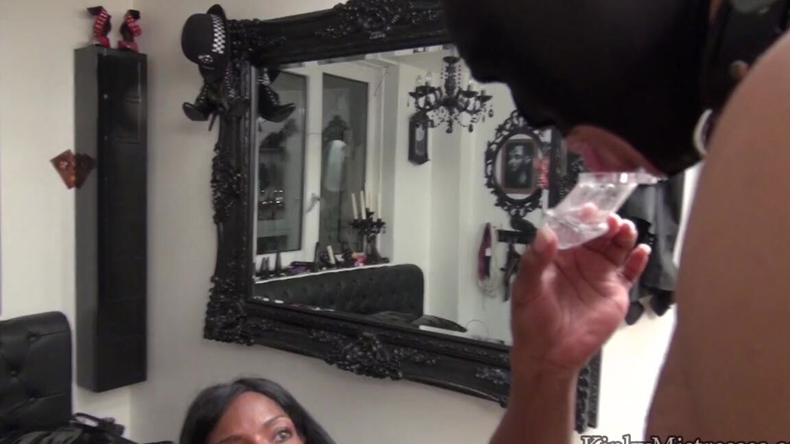 KinkyMistresses arse smothering