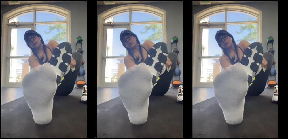 Caribbeansolez Onlyfans Wrinkles Are Thicc Af Watch Til The End For A Little Sneak Peak Sweaty Gym Feetp