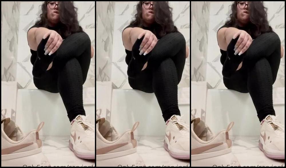 Servingbarefeet Aka Servingfet Onlyfans Just Touched Down They Have Such A Delicious Enticing Scent Cummmm Join