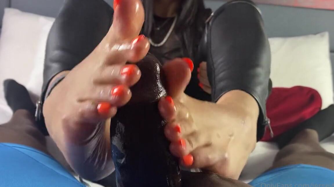Jersey Feet Nicknamed Jerseyfeets Onlyfans Make Sure You Subscribe To Servinggaia For Full Video She Annihilates Me In This Segment Even