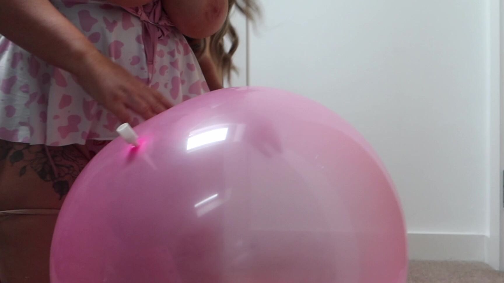 Lulublue X Playing With My Giant Balloon Looner