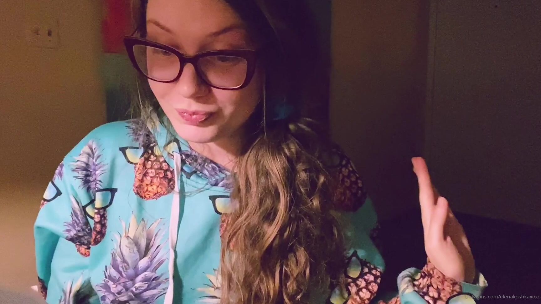 elenakoshkaxoxo-24-03-2020-192103810-here-is-some-wholesome-content-for-you-guys-during-these-trying-times-oh-bedtime-sto