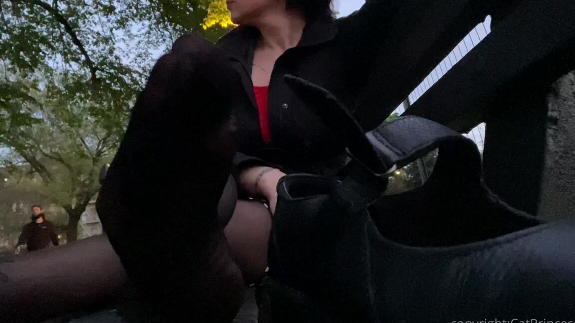 Catprincessfeet Onlyfans On The Way Home From The City I Stopped At The Park To Do Few Videos Shoe Removal With Nylons U 2