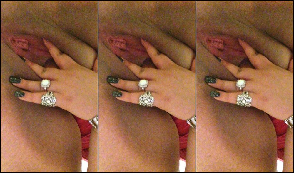 Missbustylatina Campus Bathroom Masturbation