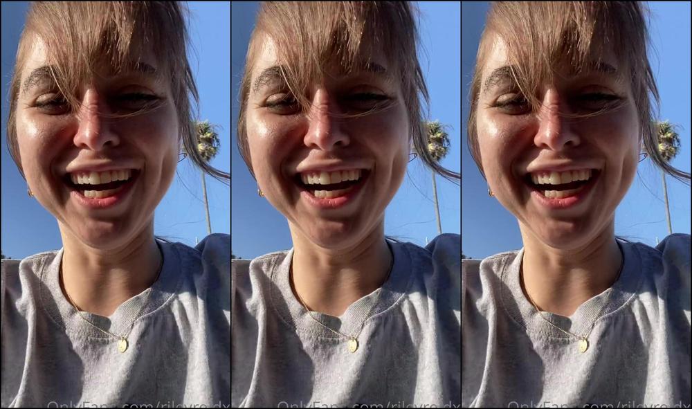 Rileyreidx So I Had Some Spare Time To Kill So I Drove To The Beach And Started Dancing In The Parkin