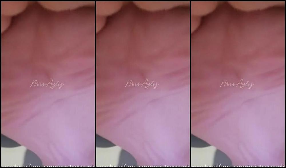 Mistress Ayliz Attention With Male Feet Food Crush Humiliation With Loyalfans