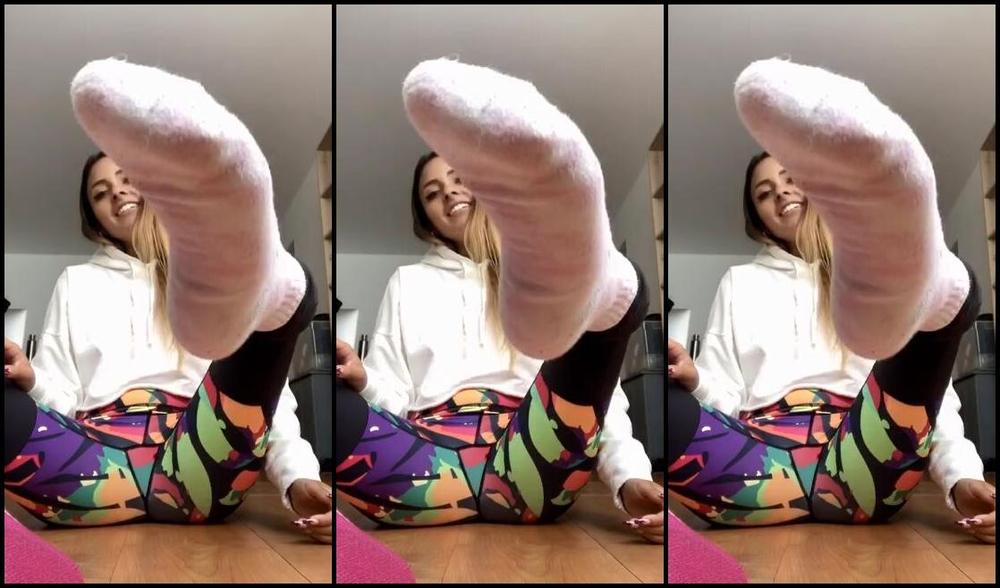 Mistress Enola Onlyfans How Many Socks Do You Think They R Smelly Comment Like And Tip If You Love Them T96P