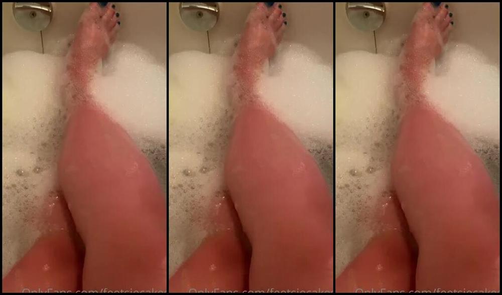 Caroline Aka Feetsiecakes Onlyfans Bathtub Ignore The Burn On My Leg