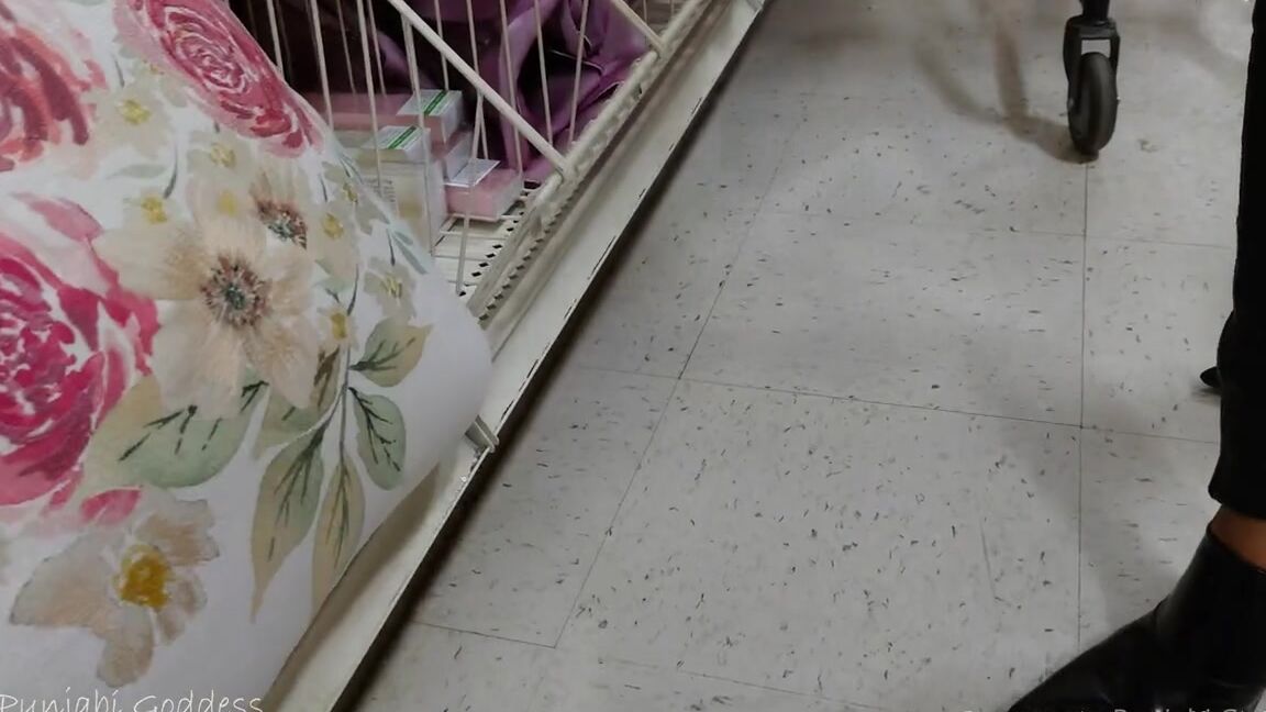 Punjabi Goddess Nicknamed Velocity04 04 07 2023 Onlyfans Video Stepping On Stuff In The Store While Wearing My Beautiful Black Pointy Mules