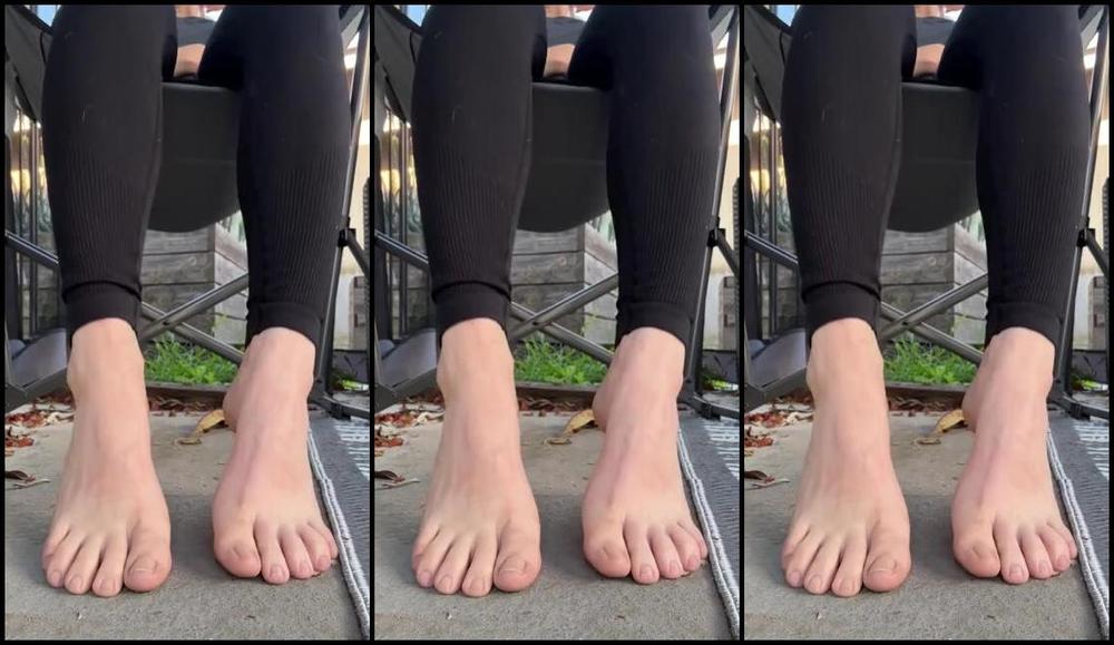 Athletoes Nicknamed Athletoes Onlyfans Lounging Around While I Should Be Packing