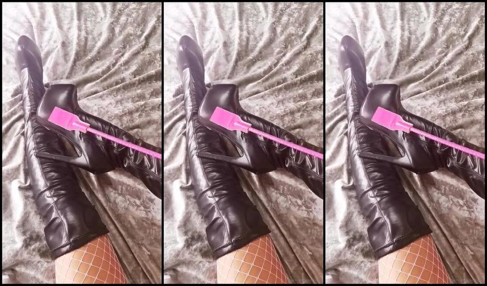 Miss Evie Lock Nicknamed Missevielock Onlyfans Mmm I Want You To Suck On My Heel Nice Deep Get It All Wet