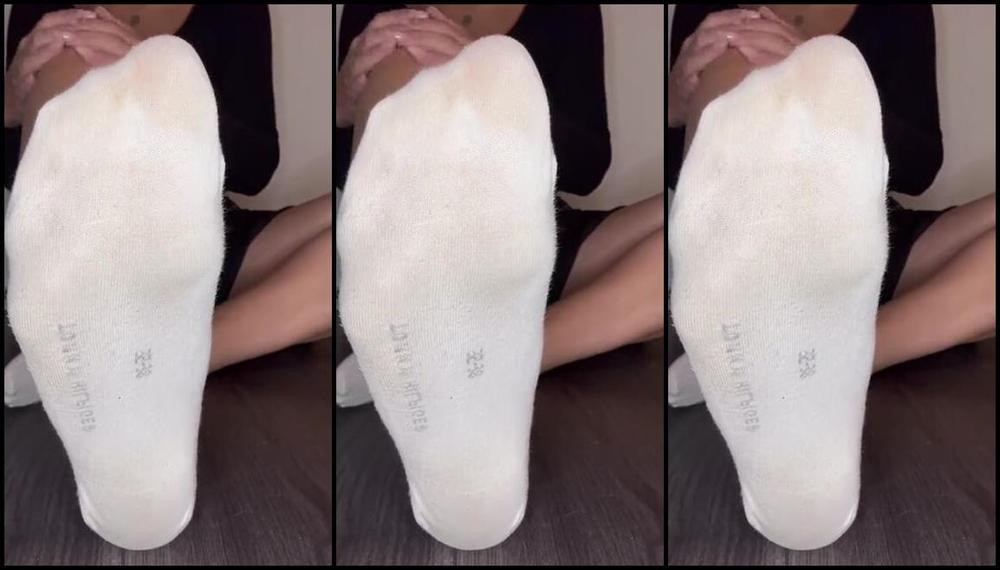 Sarina Jones Nicknamed Sarinajones 04 06 2024 Onlyfans Video Hop Hop Get Down On Your Knees You Have To Obey Watch Me As I Take