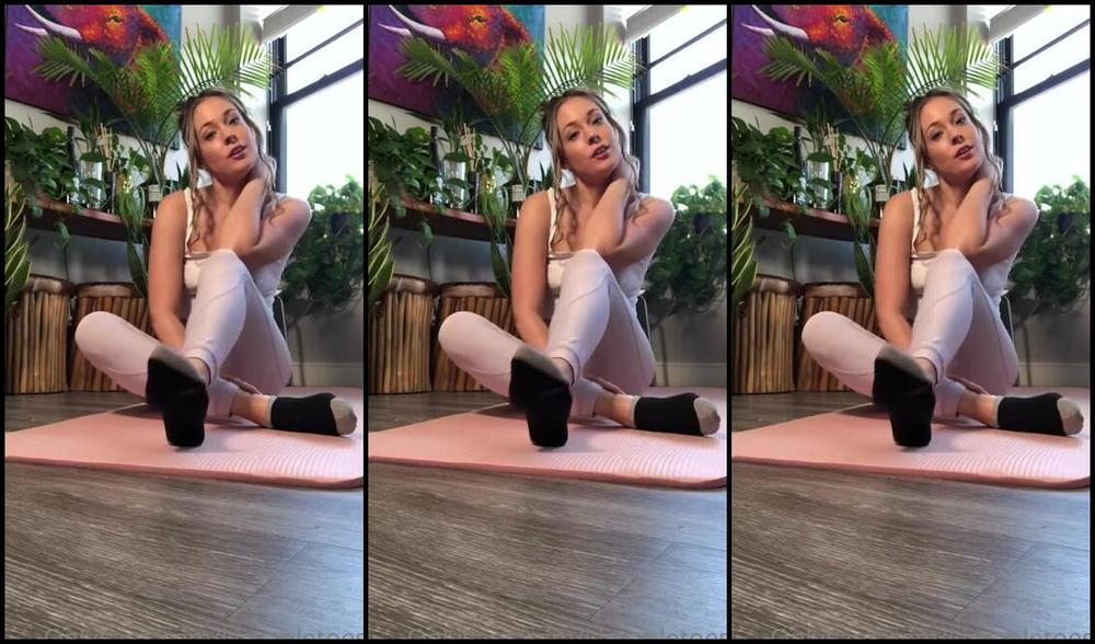 Kissable Toes Nicknamed Kissabletoess Onlyfans A Little Video I Made For A Fan Before Sending Out His Socks And Hoping On My Dildo Video In Ppv