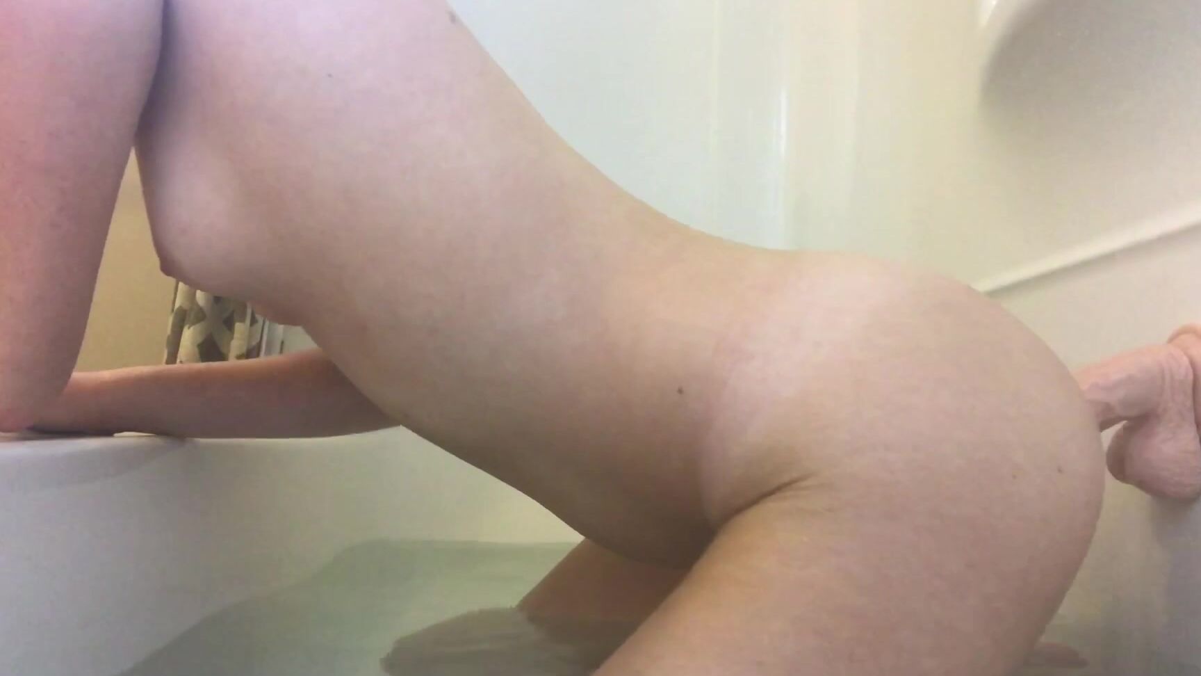 Alexis Rose Bathtime Fun