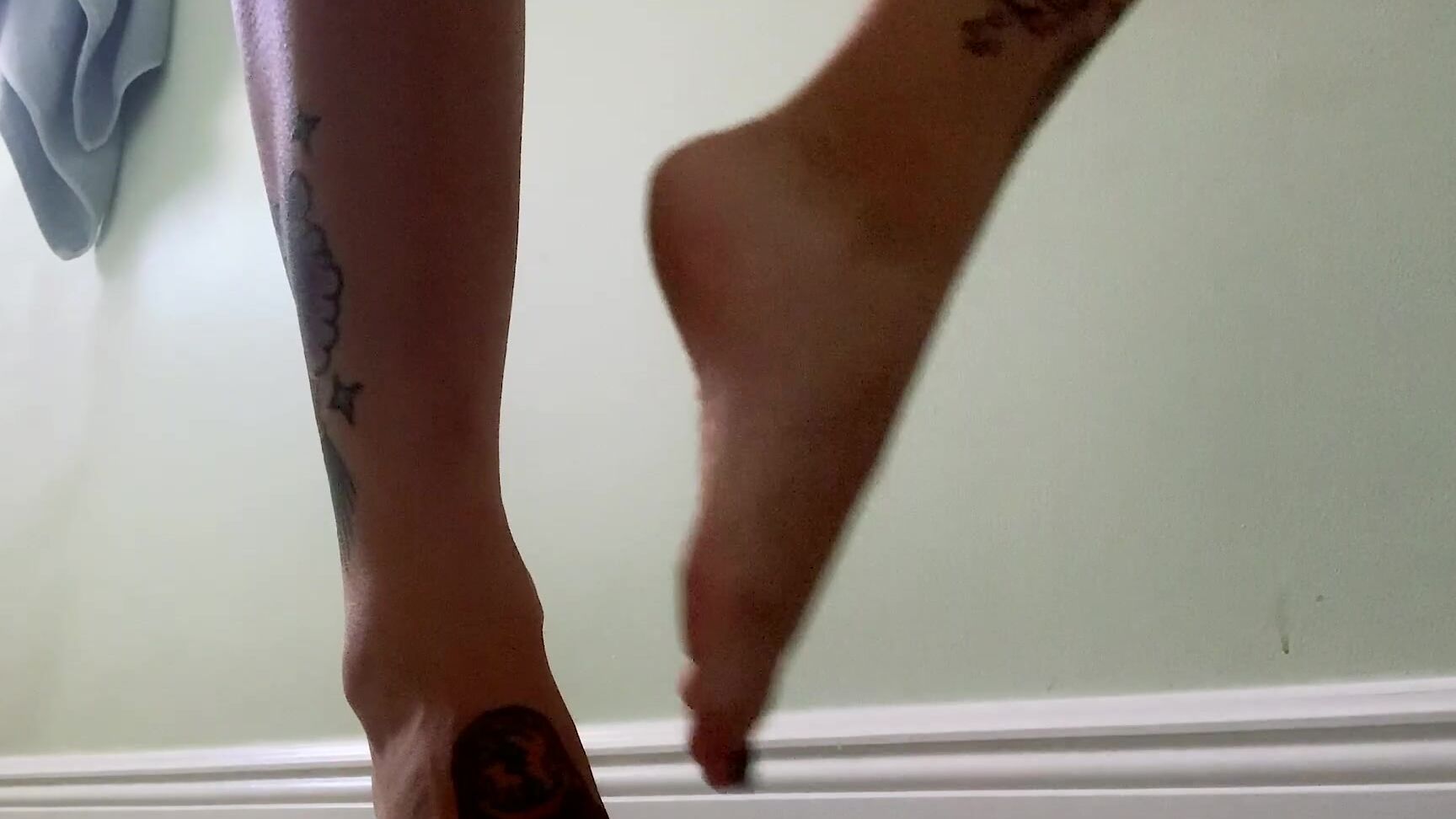 Giantessclips Check Out Mia In Tiny Peeper Https Onlyfans Com Miaxhope