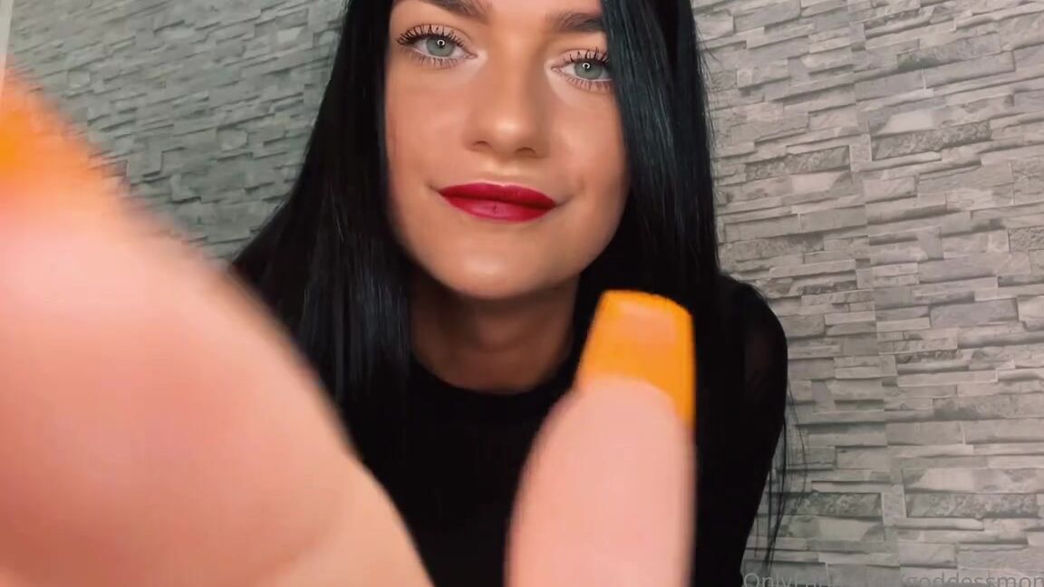 Goddessmona 91 Onlyfans Heute Gibt Es Etwas Fr Meine Kleinen Arschkriecher Lass Dir Gesagt Sein Dass Das Erst Der Anfanp