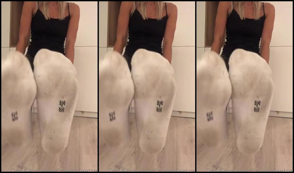 Queenfeetred Nicknamed Queenfeetred Onlyfans U Want Sniff This Stinky Puma Socksthey Can Be Your