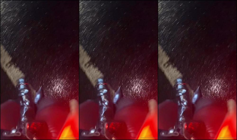 Evil Woman Strapon Play In H M Changing Room