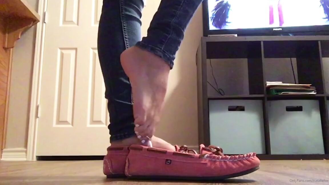 Natalie Fox Nicknamed Nataliefox Onlyfans Pink Moccasin Shoe Play Wrinkled Soles 3 Min