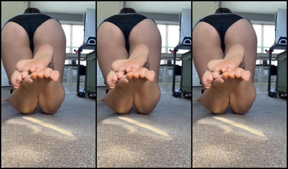 Deedeericanfeet Onlyfans As Requested Mmmm Booty Cheeks N Oily Soles