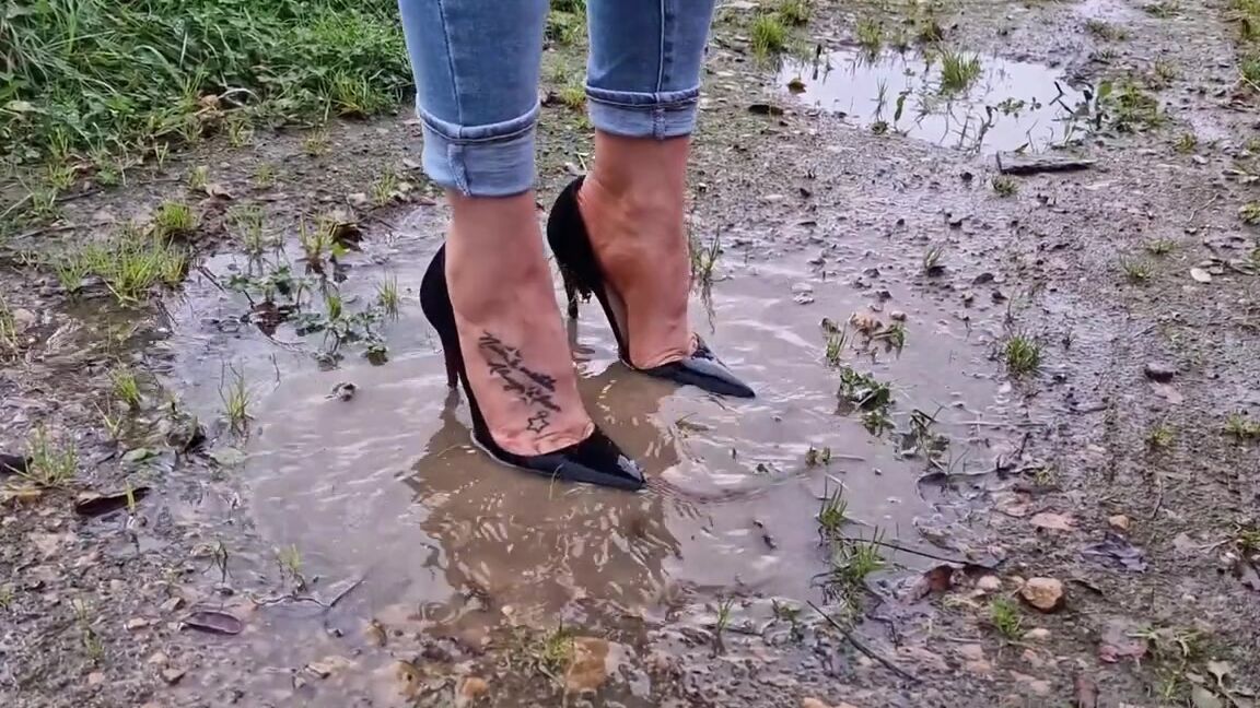 Kats Worn Heels Nicknamed Katswornheels Onlyfans Next Up Time Do Get Them Nice And Wet And Dig Those Heels Into The Wet