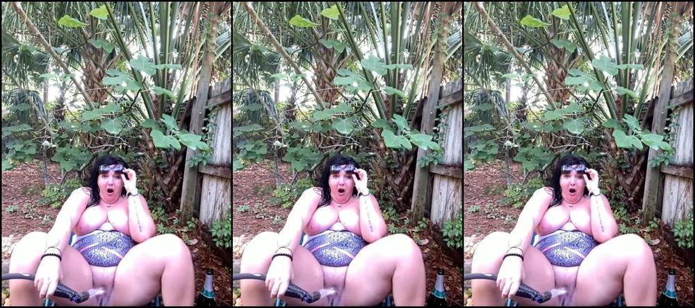 Prettytwistedxxx Live Stream Pensacola Florida Vacation Raw Strip Outside Wet Garden Water Hose