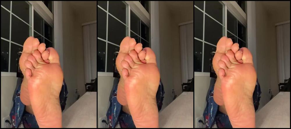 Solequeenri Onlyfans Enjoy This Relaxing Late Night Foot Rub Vidddy With No Oilp