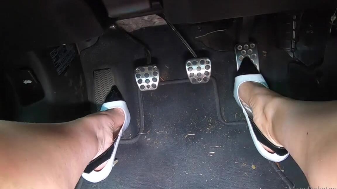 Dakota Charms Nicknamed Dakotacharms Onlyfans Pedal Tease