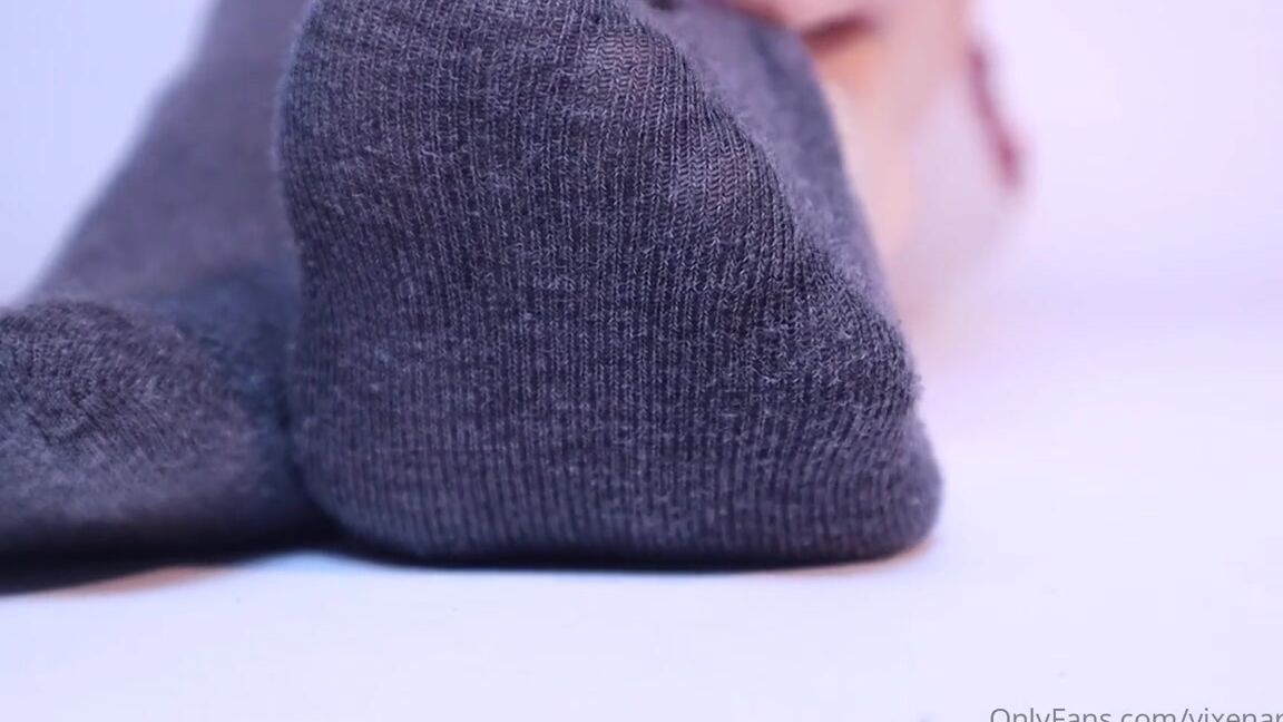 Vixenarches Onlyfans Bare Toenails Close Ups From Floor View Recorded Before The French