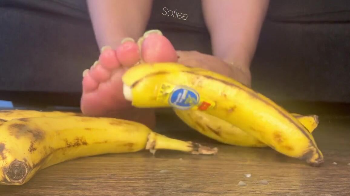 Sofieesoles Onlyfans Peeled Some Bananas And Smushed Them Up My Toes Are So Good Lol