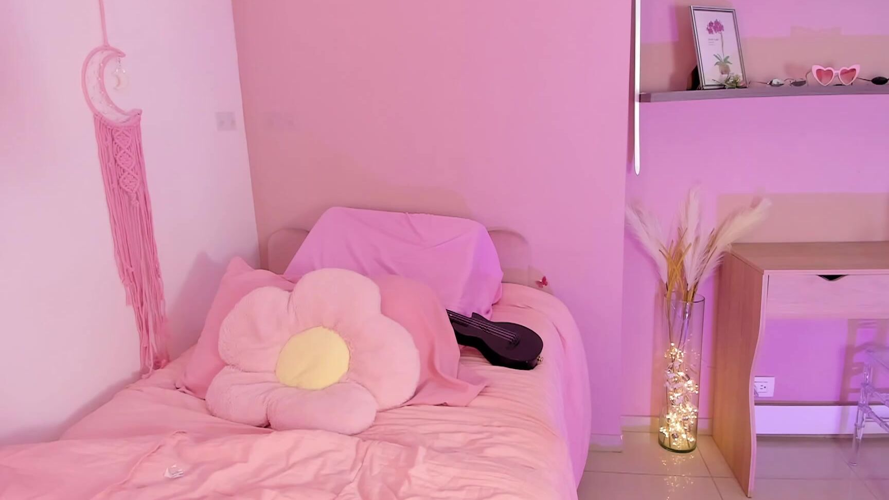 "little effy18" little_effy18__Chaturbate_20240822-183404_000 Web Cam