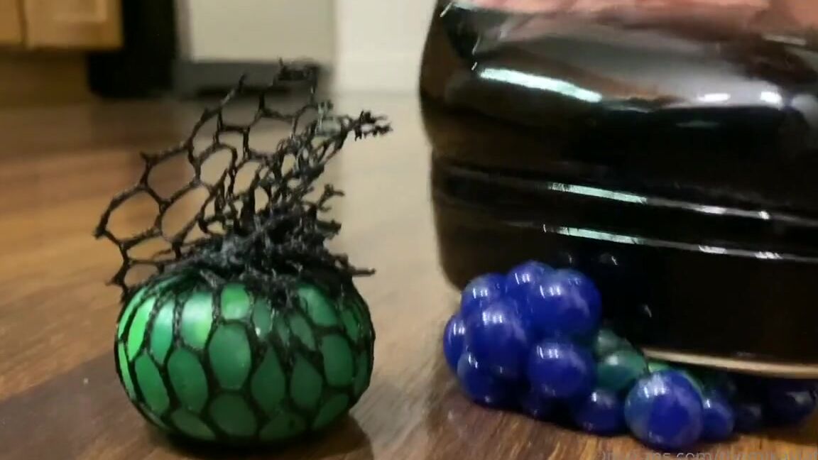 Themikaylamiles Onlyfans Crushing Squishing Handtrample Trample Trampling Squishp