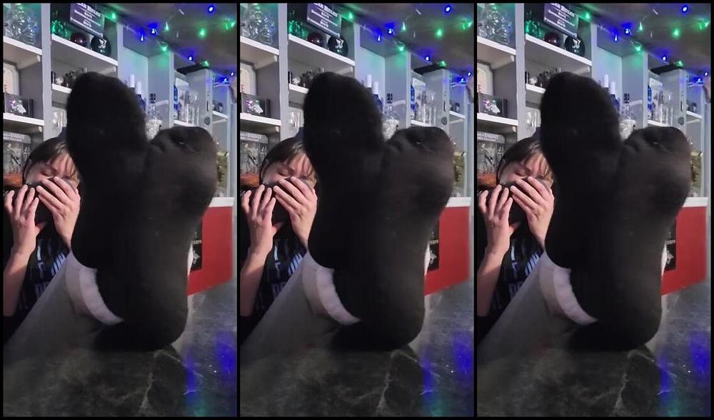 Crystal Paris Nicknamed One Lonely Foot 10 20 2024 Onlyfans Video Sweaty While Ripping