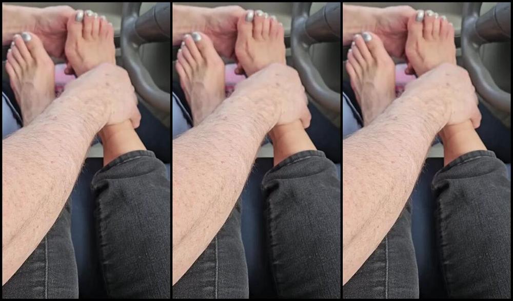Flirtygirl370Z Nicknamed Flirtygirl370Z Onlyfans Unexpected Foot Rubs From A Friend Are Awesome