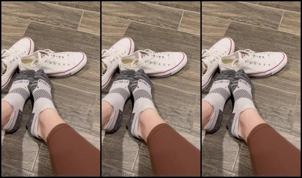 Brooke Jones Nicknamed Myposedtoesvip Onlyfans Little Converse And Sock Removal For Today You Want To Worship Them