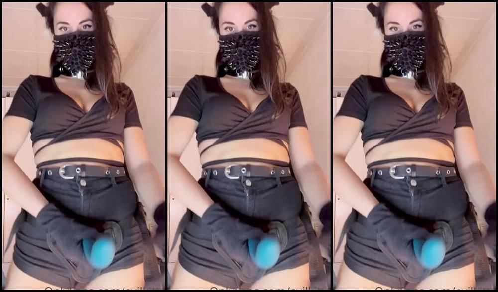 Evil Kitten Nicknamed Evilkitten Onlyfans Hey Have A Look At The Cute Form Of This Dildo Depending Of The Pose During Sex It Can Get To Milk