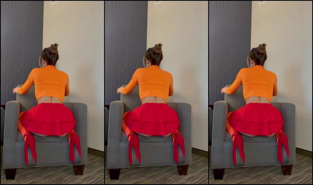 "Alexis Load" cosplay, costume, dance, lapdance, solofemale Velma Chair Dance Manyvids