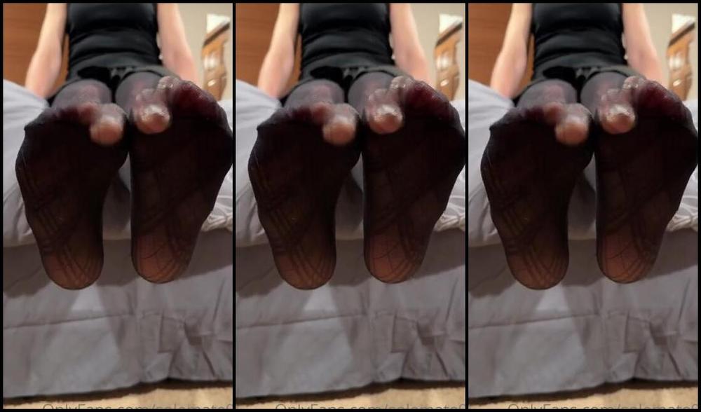 Solemate91 Nicknamed Solemate91 Onlyfans I Love The Way My Feet Feel In These Patterned Leggings Do You