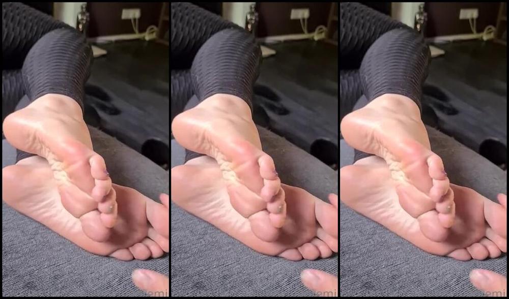 The Foot Queen Of England Aka Queengf90Premium Onlyfans Can You Tell What Im Watching