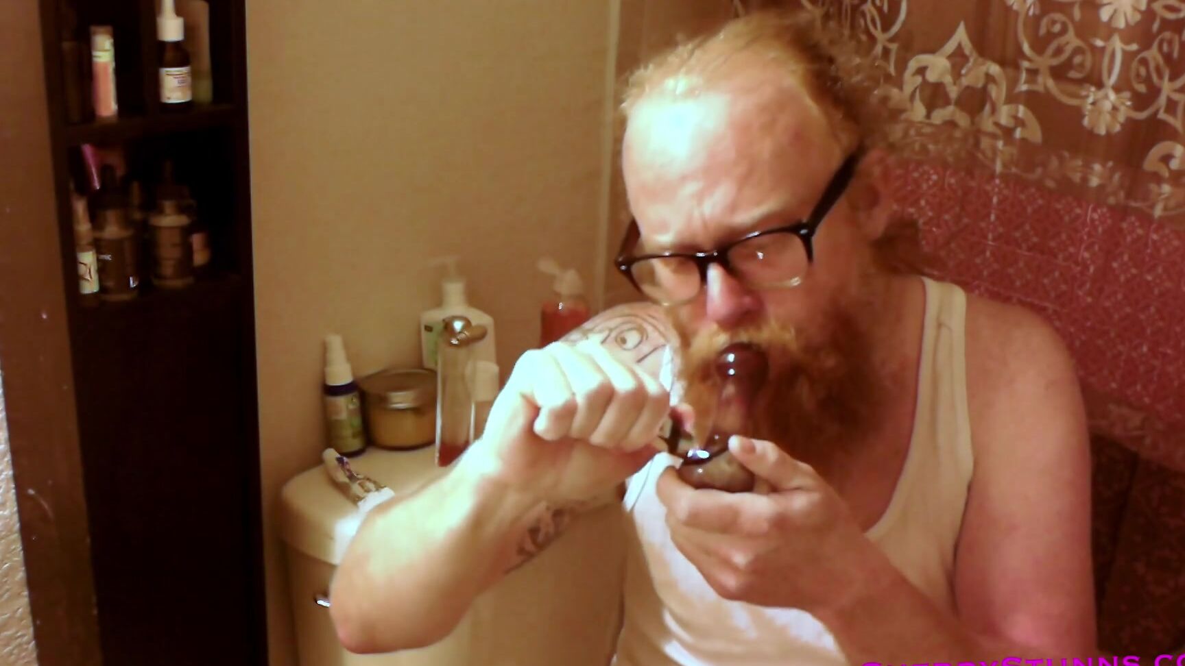 Desperation,Female Desperation,Pee,Jeans/Pants Wetting,Struggling sexysherrystunns bad roommie desperation w sherry and ami ManyVids